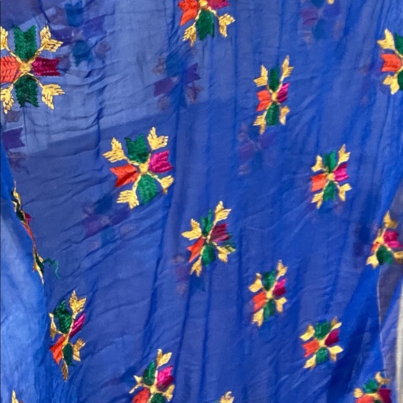 Blue Fulkari Phulkari woman indian pakistan punjab - Picture 3 of 3